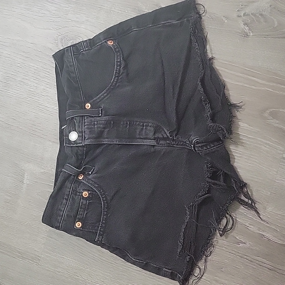 Black Levi's shorts